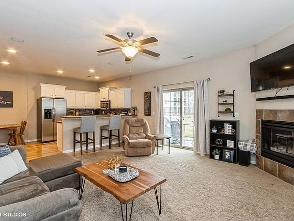 3rd image of 407 Cambria Dr