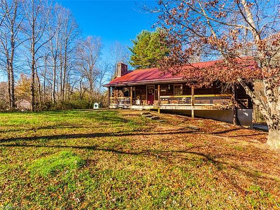 4th image of 51 Meadow Woods Dr