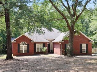 41 Fox St, Newton, AL 36352