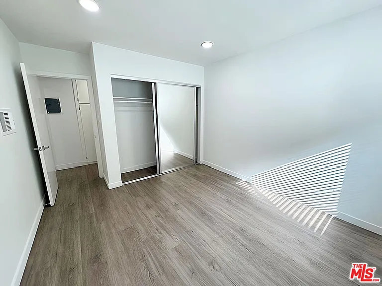 228 S Mariposa Ave #2 — Photo 8
