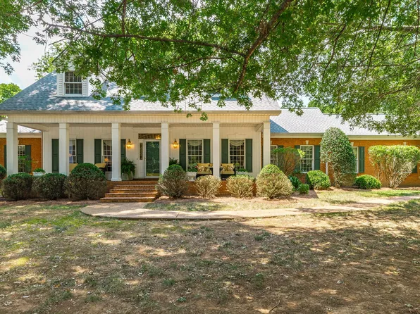 1120 Inneswood Dr, Gallatin, TN 37066