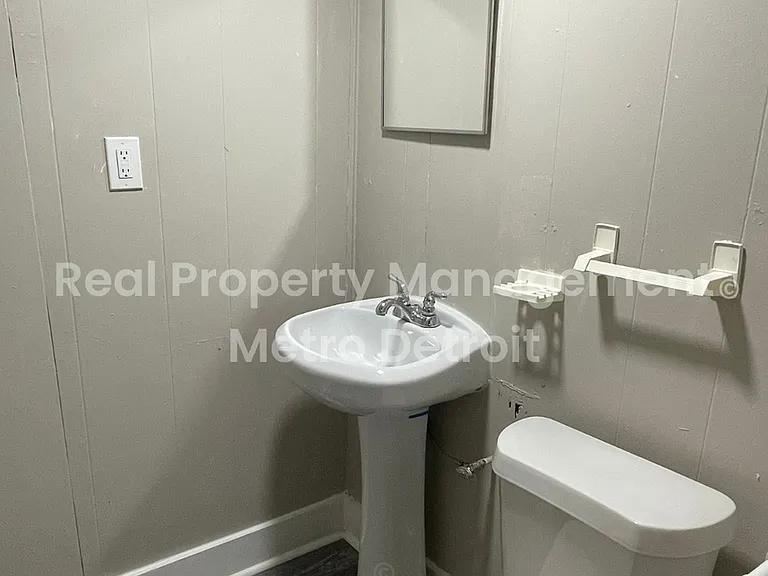 1173 Featherstone Rd — Photo 14