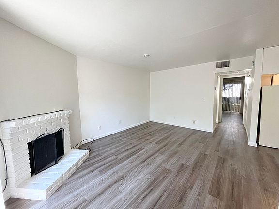 3rd image of 2536 Garfield Ave APT 02
