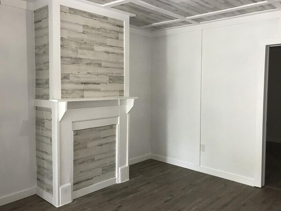 1st image of 121 W 6th St #121