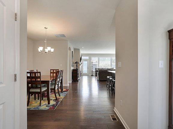 3rd image of 3927 Stratfield Way