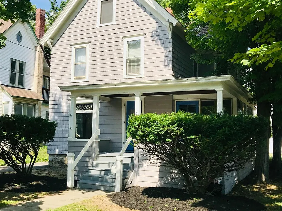 44 East St