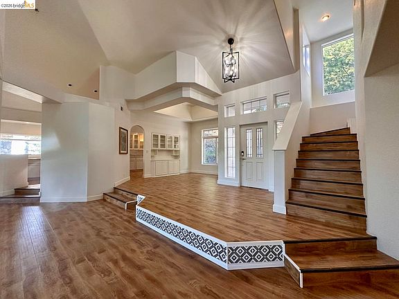 2nd image of 2080 Nelson Rd