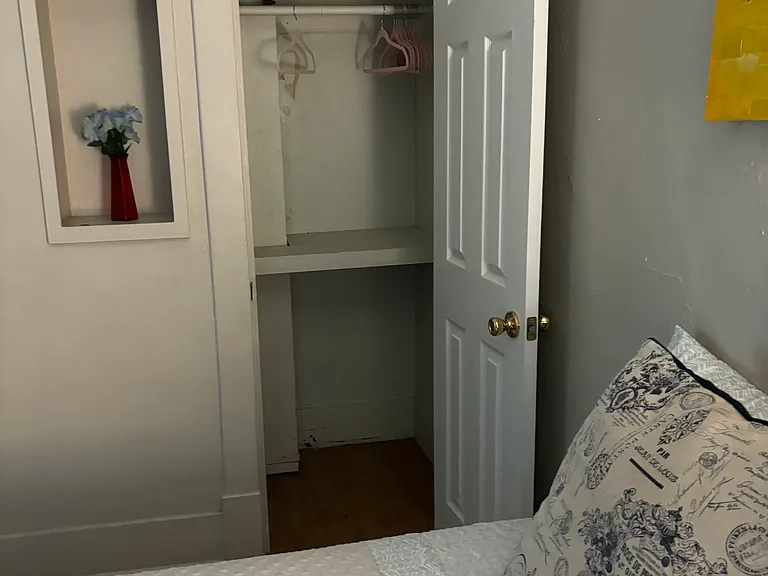 735 S Sherman St — Photo 3