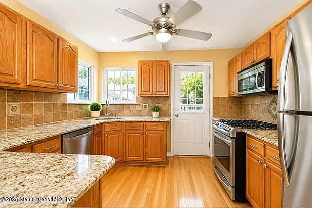 3 bed, 1200 sqft, $3,600 — Photo 1
