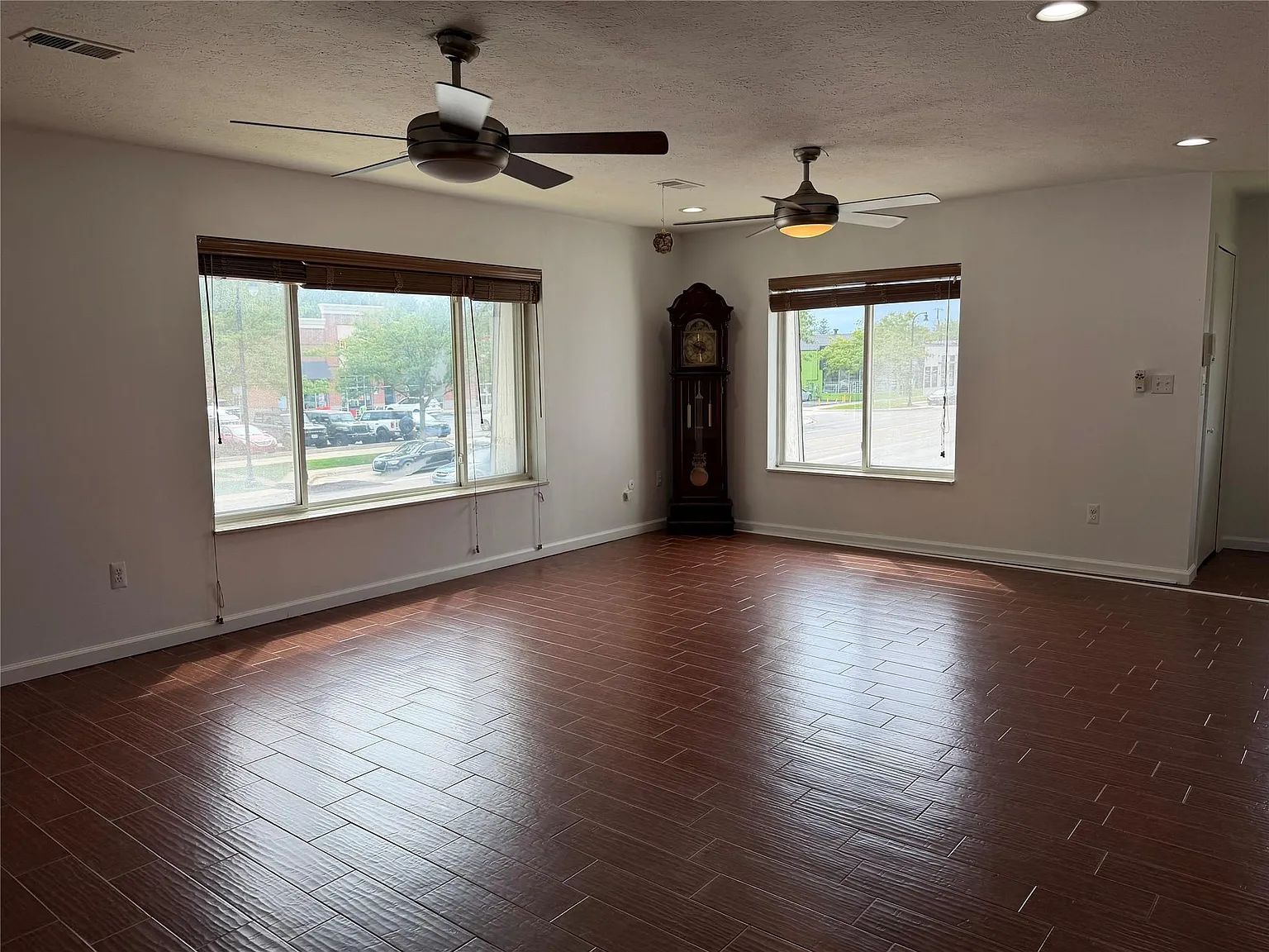 3 bed, 2.0 bath, 1700 sqft, $2,000 — Photo 4