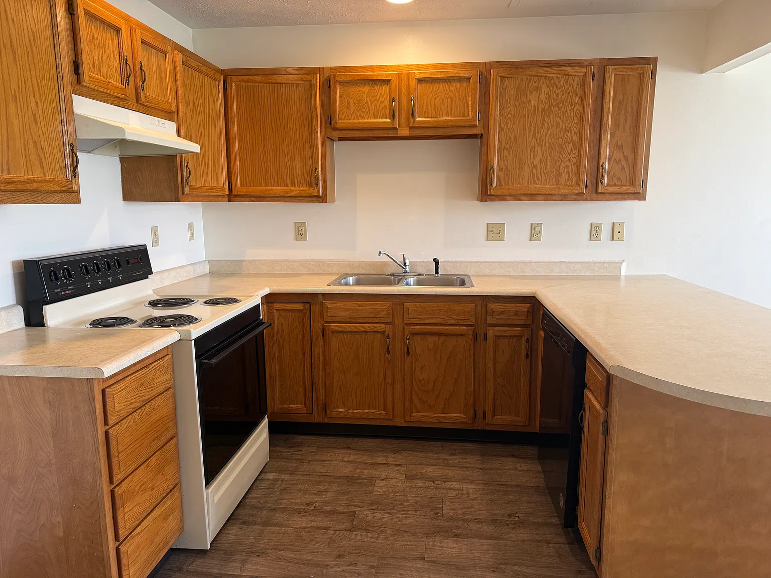 2 bed, 1.5 bath, 1350 sqft, $1,000 — Photo 4