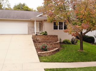 2425 Lori Dr SW, Cedar Rapids, IA 52404