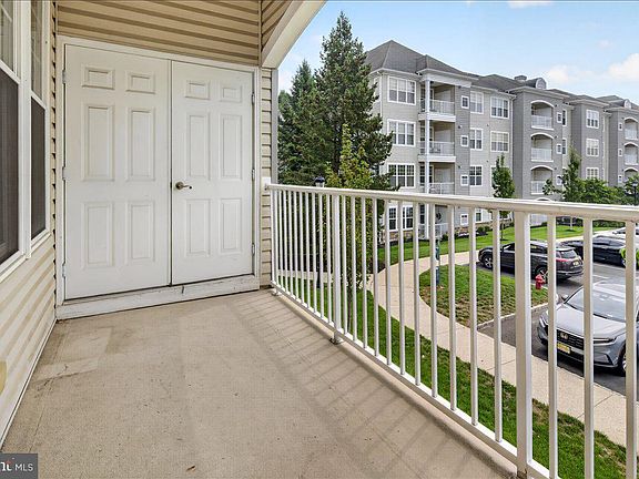 5th image of 425 Masterson Ct
