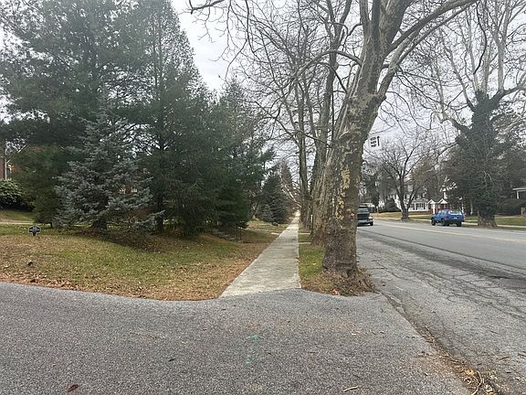 4th image of 466 Country Club Rd