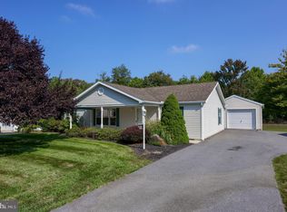 1064 Hemlock Cir, Manheim, PA 17545
