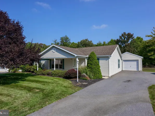 1064 Hemlock Cir, Manheim, PA 17545