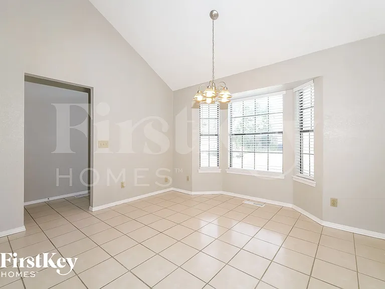 1008 Sennybridge Dr — Photo 5