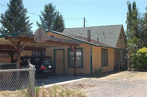 1st image of 714 SE Little Ln