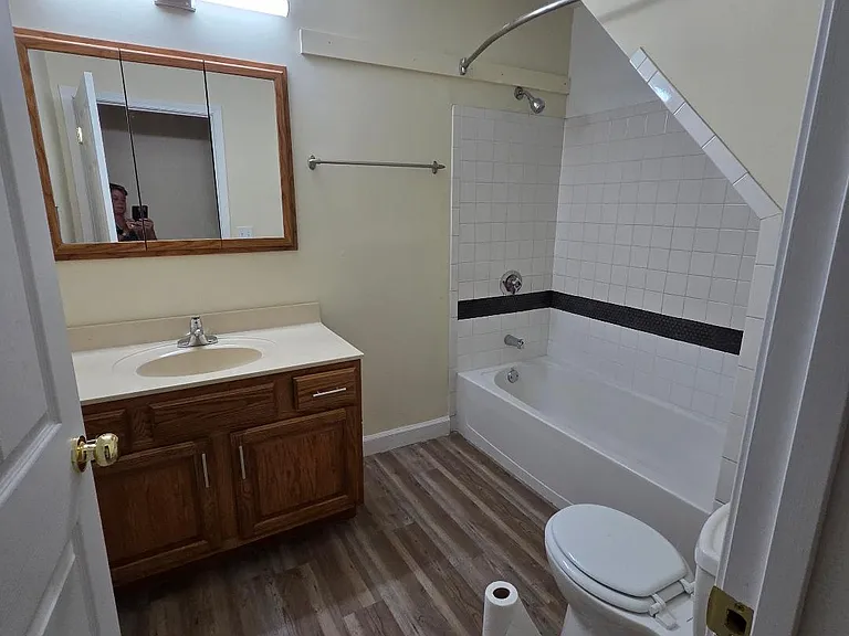 207 W B St — Photo 14