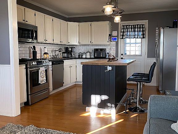 4th image of 225 Saint Marys Ln