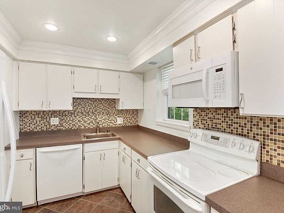 3rd image of 2804 S Columbus St #3420