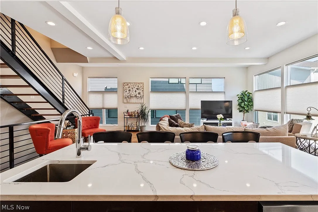 2 bed, 2.5 bath, $3,500 — Photo 4