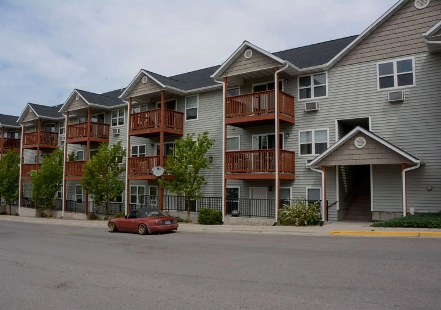 Studio Apartment / Junior 1 Bedroom - Heat included in Utility Fee — Photo 3