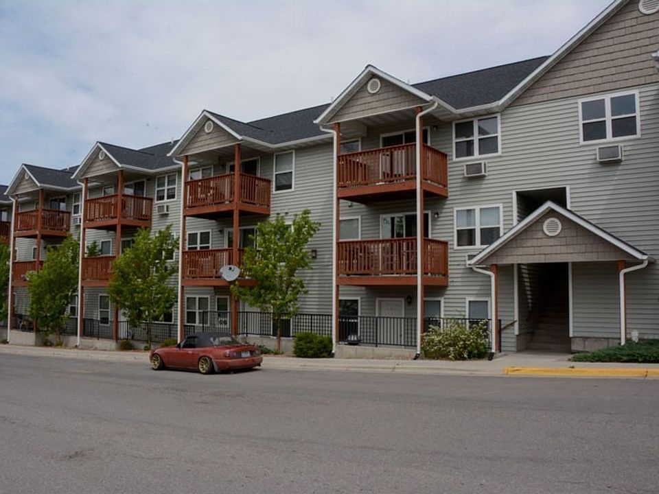 2nd image of 1101 N Russell St #201