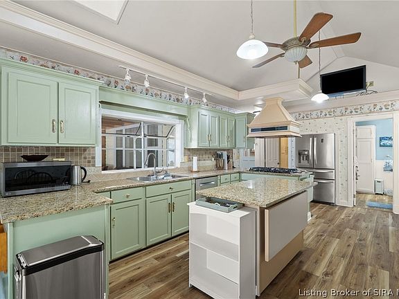 4th image of 516 E Chestnut Street