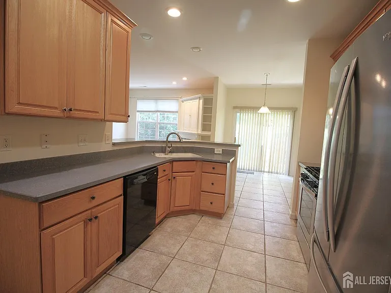 72 Truman Ave — Photo 11
