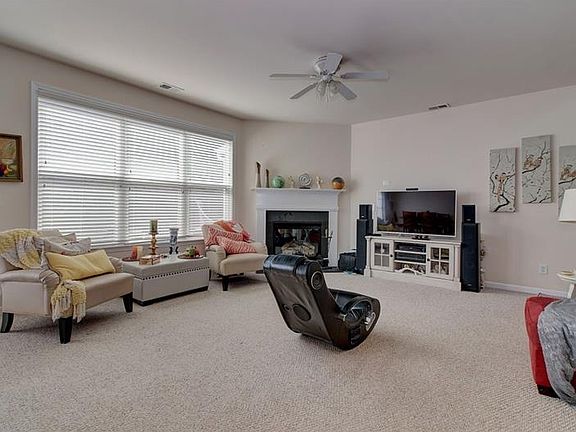 5th image of 35 Jekyll Dr #8
