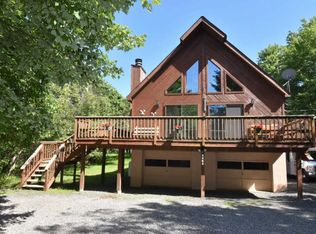 1762 Glade Dr, Long Pond, PA