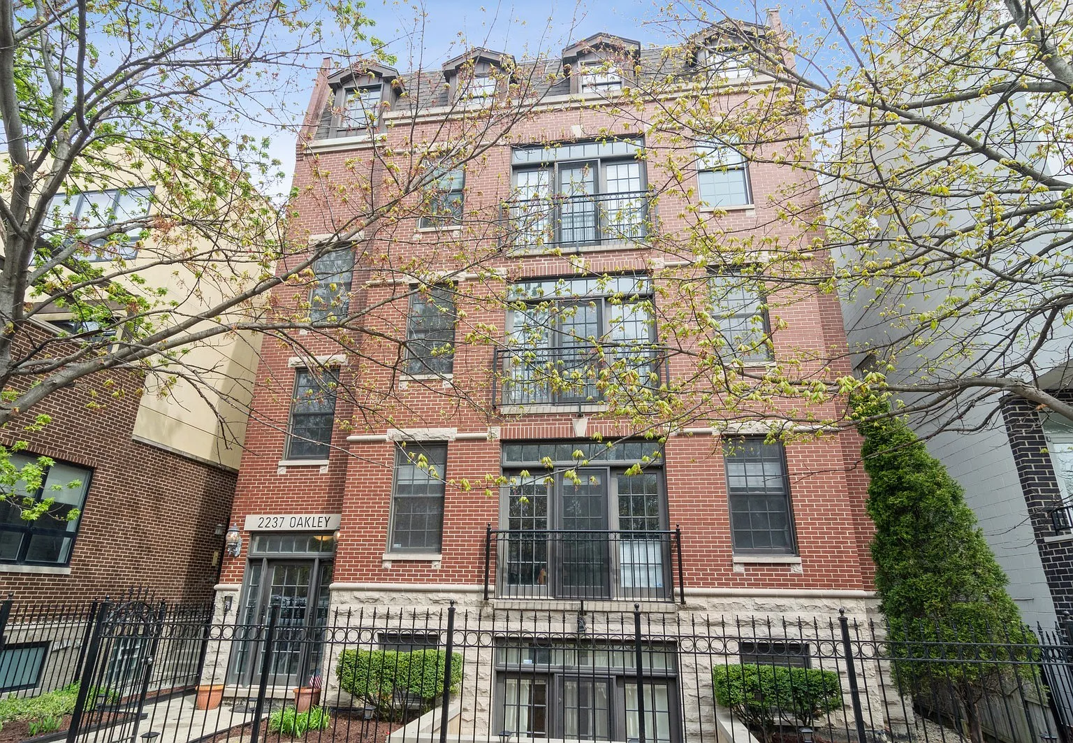 2237 N Oakley Ave APT 2, Chicago, IL 60647 | Zillow