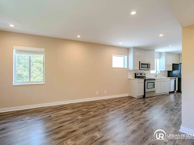 2400 NE 26th St #8 — Photo 8