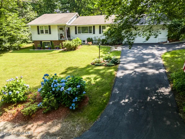 29 Cedarwood Drive, Queensbury, NY 12804