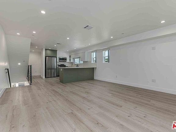 3rd image of 1229 1/2 N Mariposa Ave