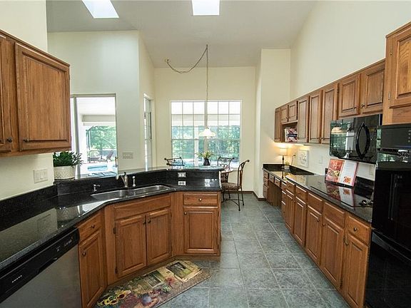 5th image of 2380 Turnberry Dr