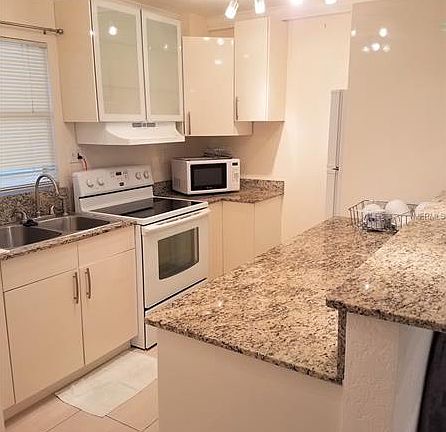 3rd image of 3220 Ramblewood Dr