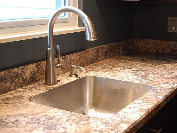 5th image of 412 Green Meadows Dr W