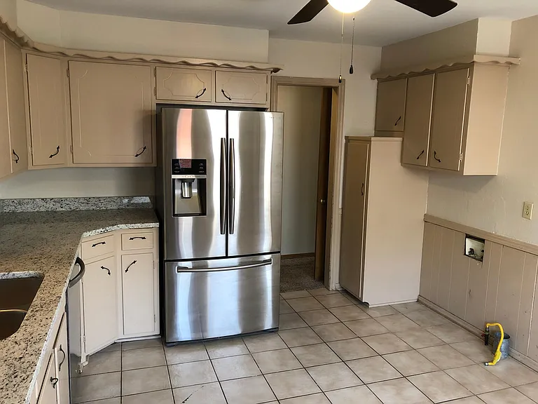 3613 N Drexel Blvd — Photo 10