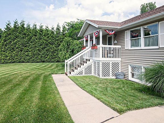 3rd image of 272 Kensington Ln