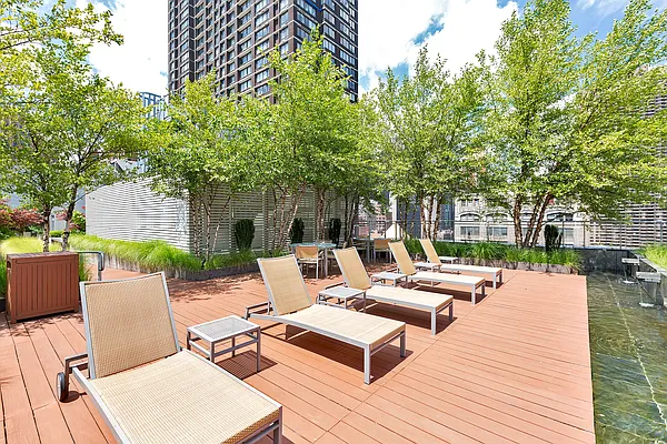 Rented by Level Group | media 32