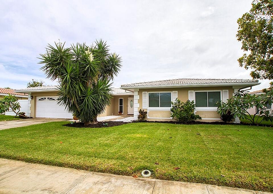 1st image of 14983 Crown Dr