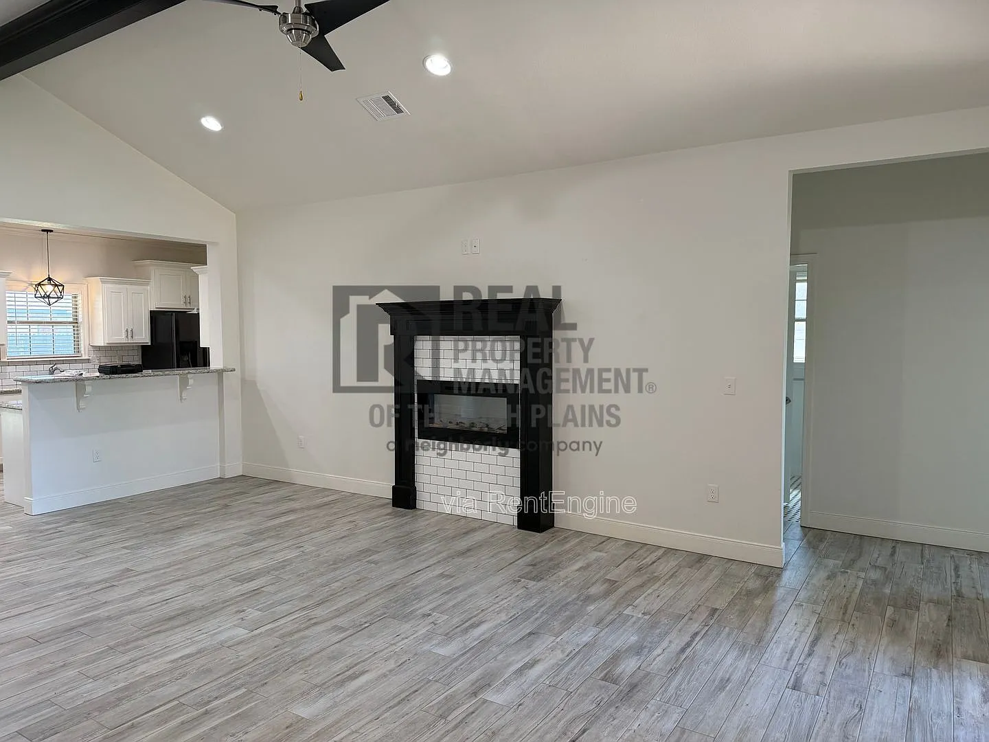 4 bed, 2.0 bath, 1682 sqft, $2,600 — Photo 4