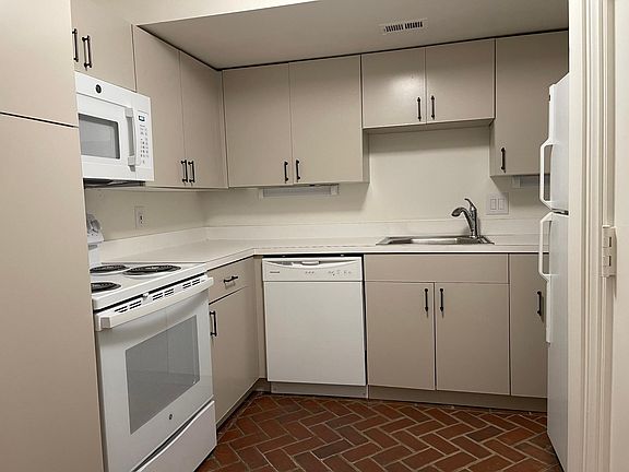 5th image of 404 S Saint Asaph St APT A