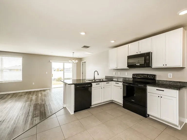 11702 Miracle Mile Dr — Photo 7
