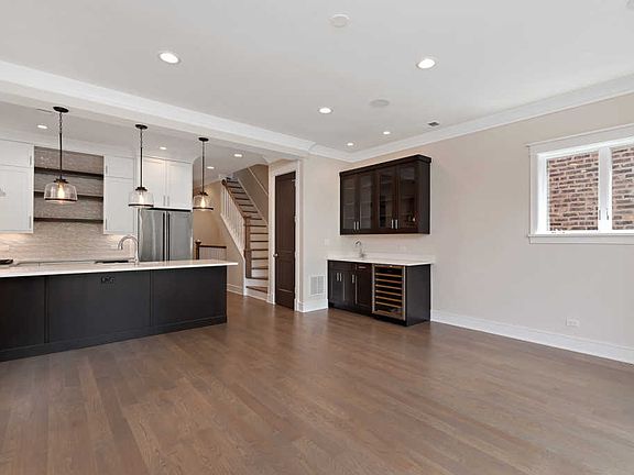 4th image of 2738 N Wayne Ave #3