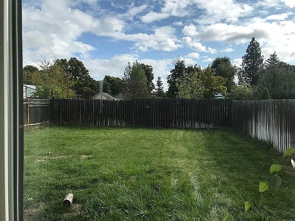 7332 - Private Yard