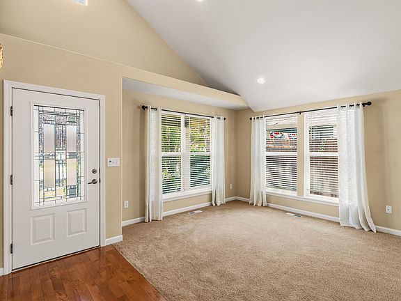 5th image of 657 Spring Valley Dr