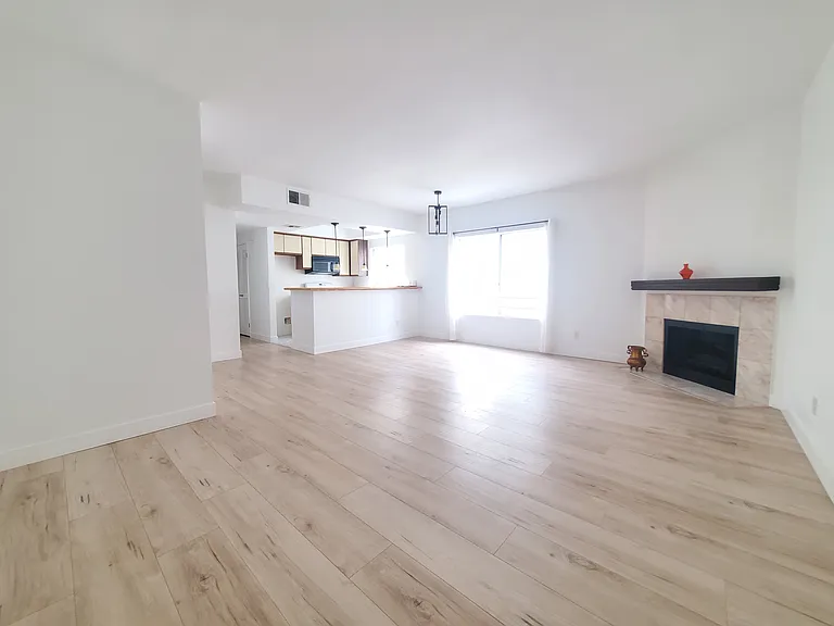 1546 Amherst Ave #302 — Photo 9